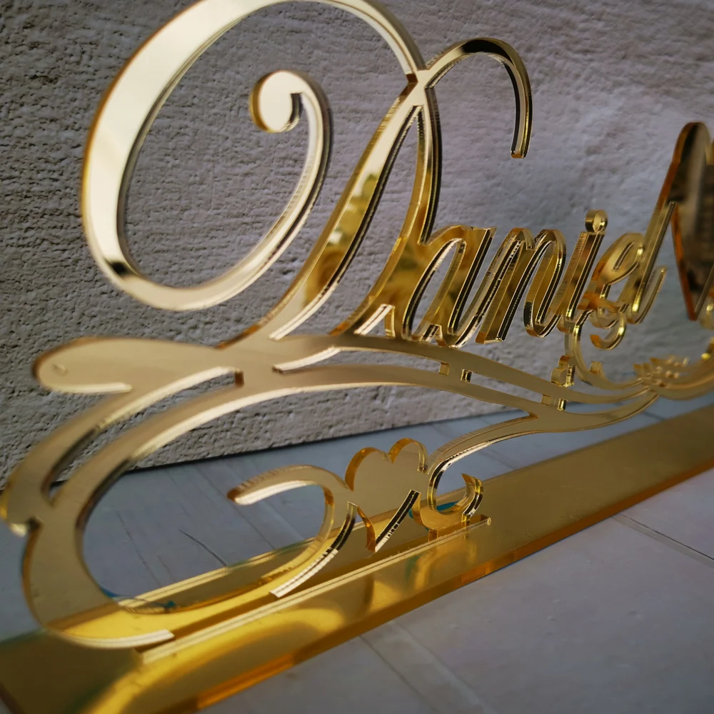 Custom wedding table centrepieces sign Personalized Mirror Rose Gold Silver Name for Table Decor Acrylic Tableshow Wedding Decoration on Desktop (3)