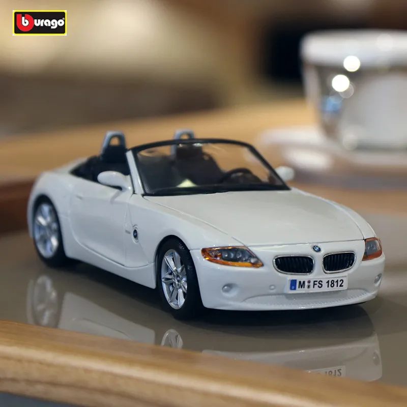 Модель автомобиля Bburago 1:24 BMW Z4 белая литье под давлением модель из сплава имитация