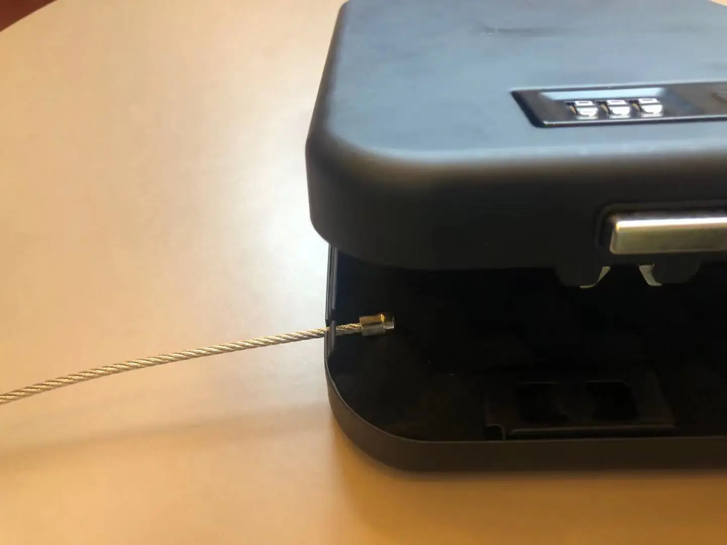 Portable Travel Fingerprint Pistol Safe Waterproof Moisture-Proof Box Mini Handgun Gun Safe with Steel Rope