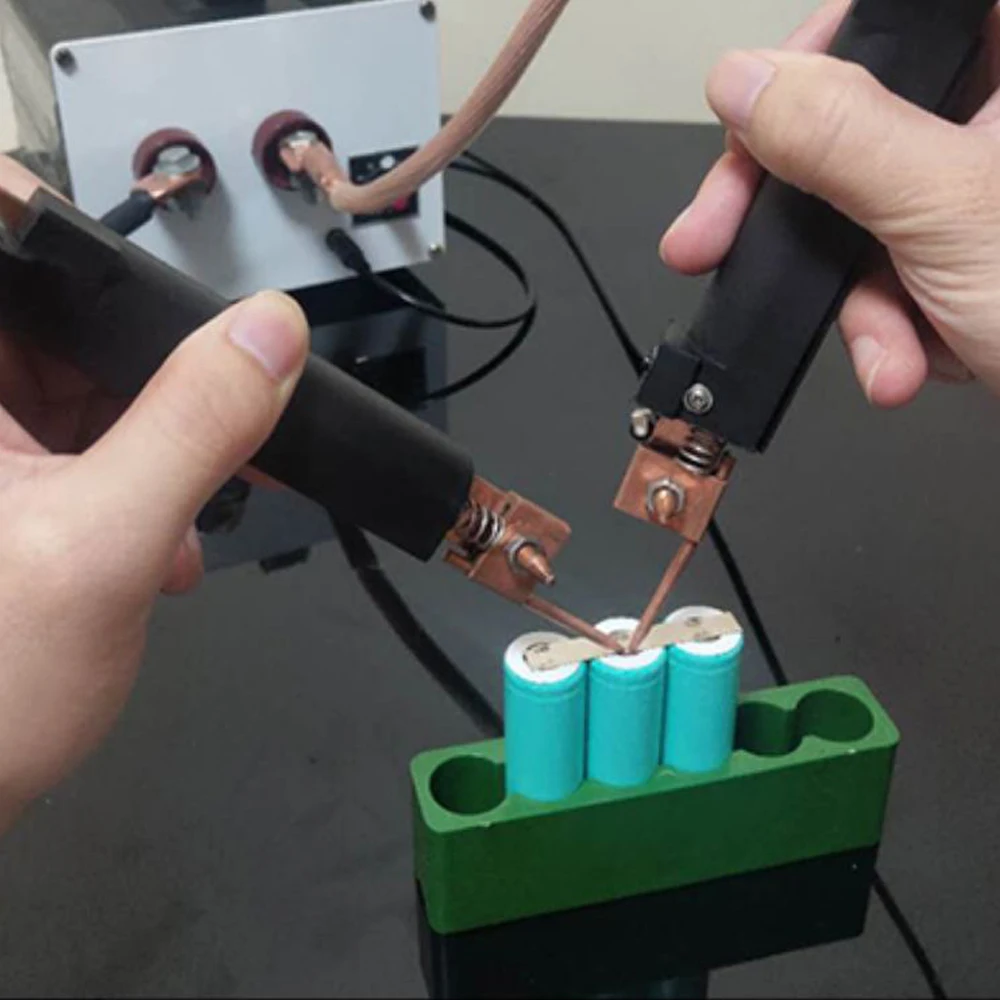 Точечная сварка из микроволновки для аккумуляторов 18650. Аппарат для точечной сварки аккумуляторов 18650 своими руками. Контактная сварка для аккумуляторов 18650. Контактная сварка для аккумуляторов своими руками. Конденсаторная точечная сварка для аккумуляторов 18650.