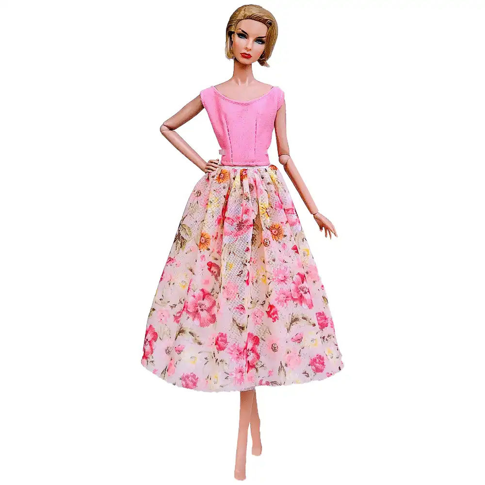 modelo de ropa para barbie