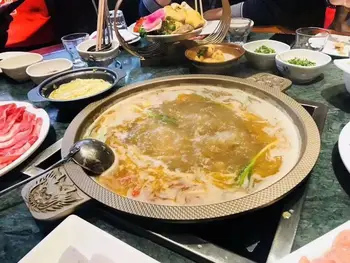 

China Chongqing commercial aluminum double bottom flat bottom hot pot double ear soup Yuanyang hot pot two-flavor chaffy dish