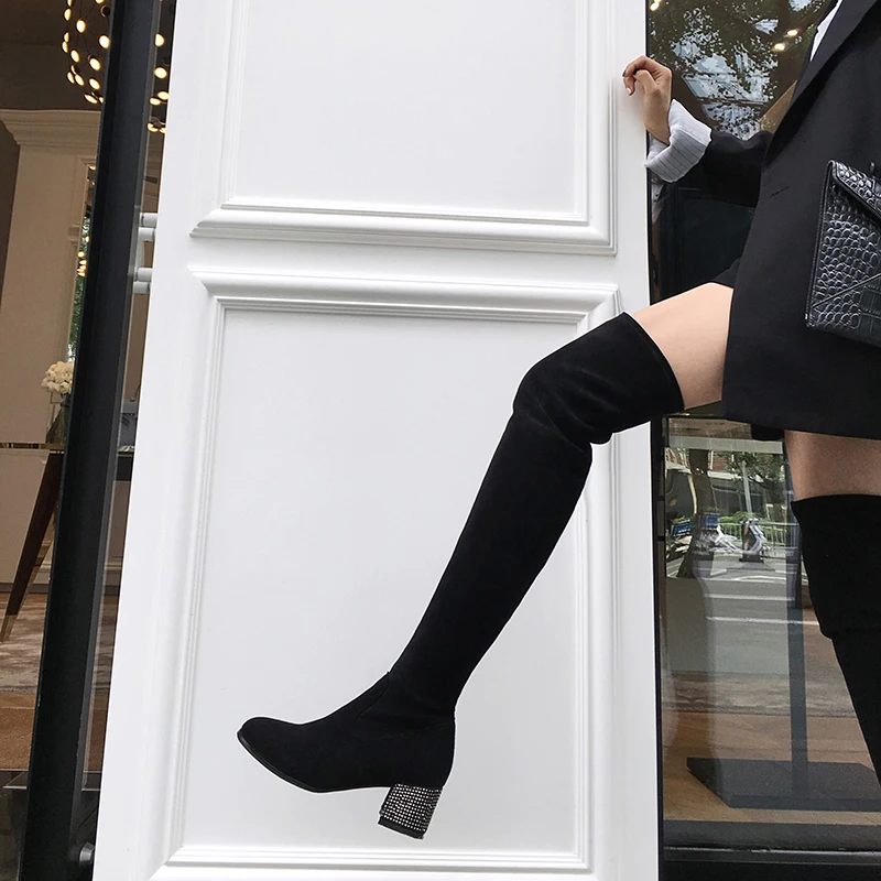 OI1551 Black Оригинальное предназначение; Новинка; стильные сапоги-носки; Сапоги выше колена; пикантные фиолетовые сапоги; женские вечерние сапоги из флока с круглым носком - Цвет: OI1551 Black