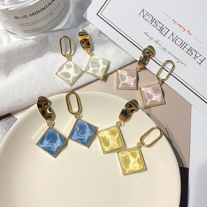 

VOHE Asymmetry Retro Square Pearl Elegant Temperament Simple Zircon Earrings Baroque Metal Girl Party Ladies Earrings