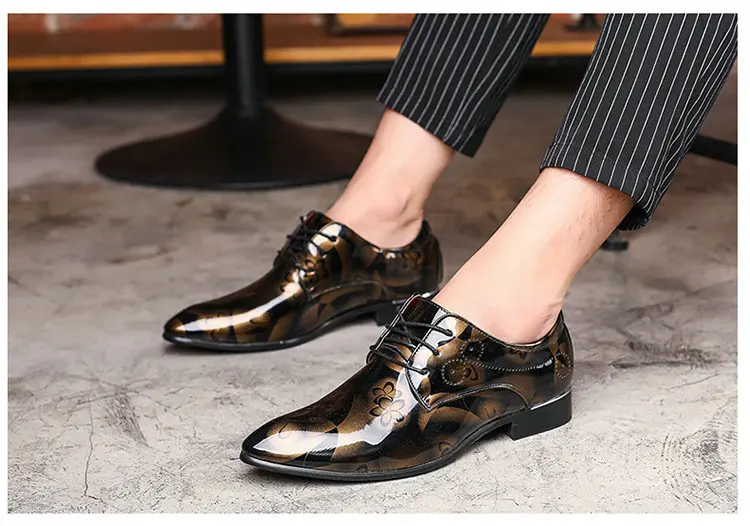 Модные Мужские модельные туфли; Яркие кожаные свадебные туфли с цветочным принтом; мужские деловые туфли с острым носком на шнуровке; C21-54 - Цвет: Золотой