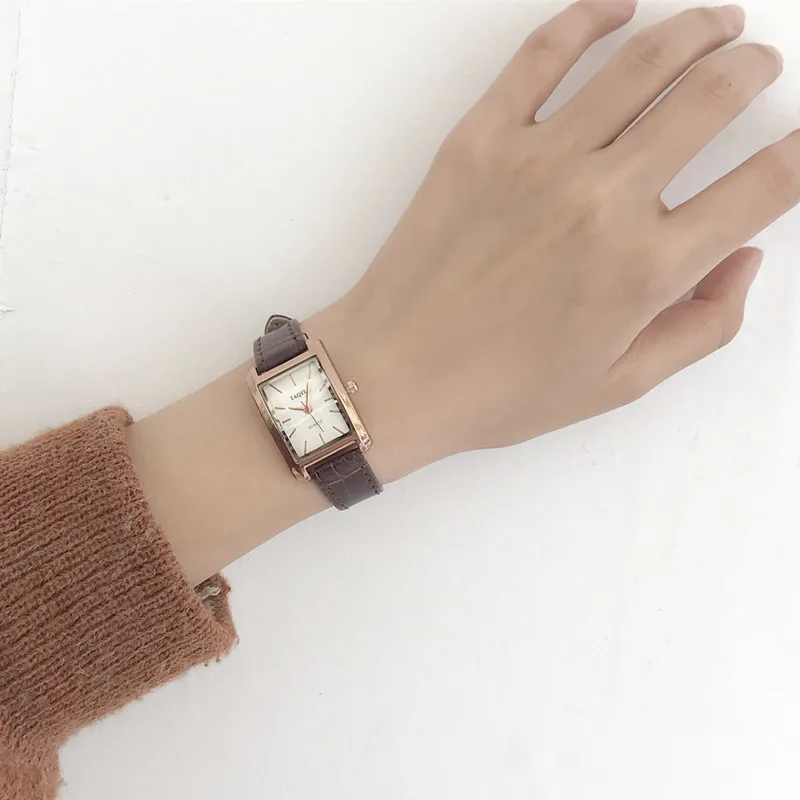 

CHIC Female Students Watch Korean-style Simple Trend Ulzzang Small Dial Square-Mori Girl Retro College Style