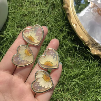 

Fashion Transparent Dried Flower Elegant Earrings For Women 2020 Daisy Flower Earrings Decorative Resin Dried Flowers Jewelry
