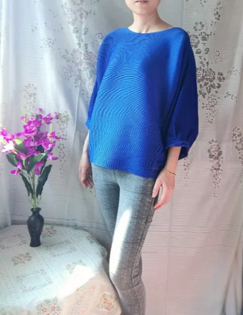 MIYAKE fold весна и осень стиль для женщин круглый вырез рукав летучая мышь складной свободный негабаритных Топ Футболка