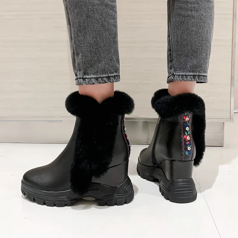 Черный Bottes femme; ботильоны; женские зимние ботинки; теплые плюшевые ботинки из коровьей кожи с вышивкой; женские зимние ботинки; mujer - Цвет: Черный