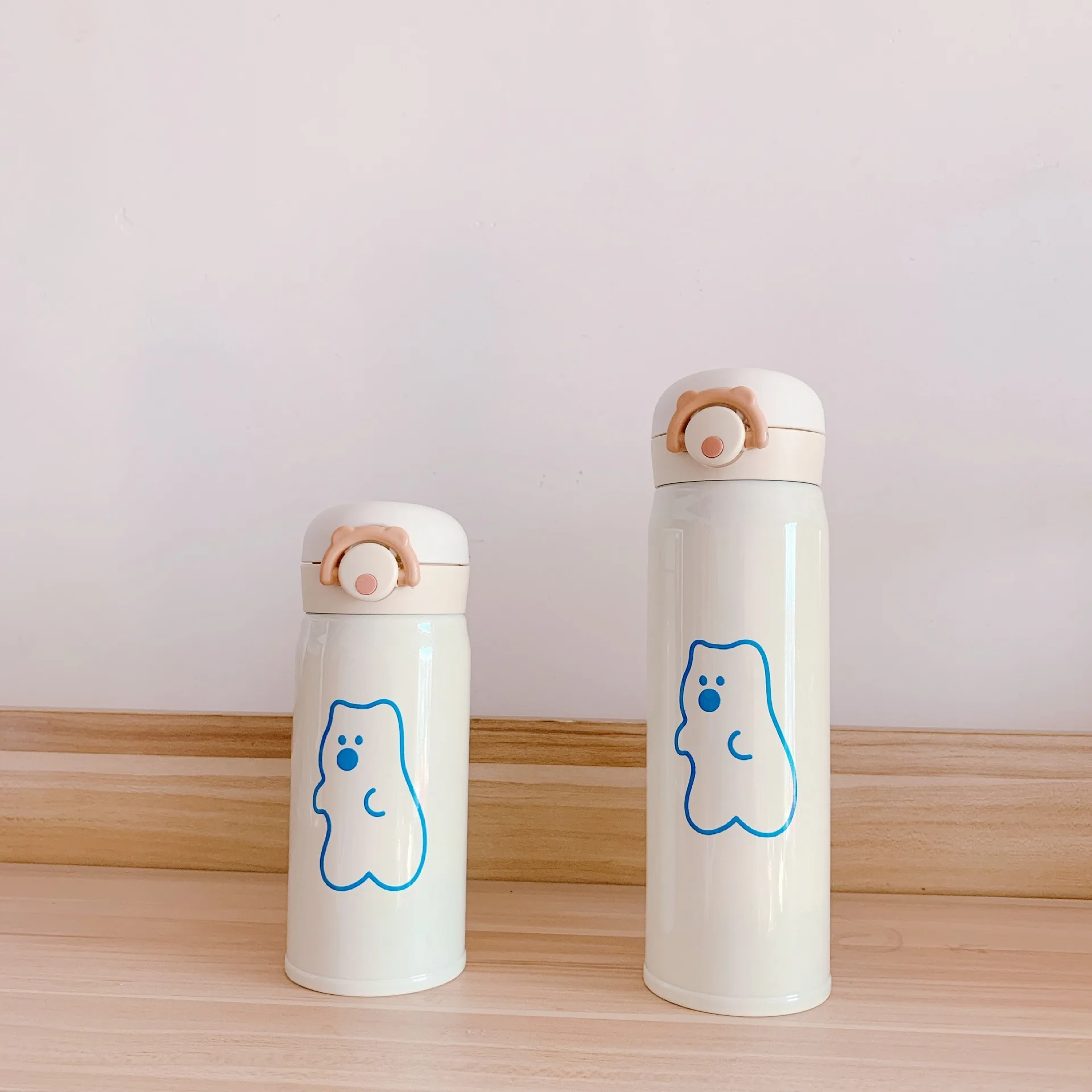 

Cute South Korea INS Cream Bear Lines Bear Bomb Cover Insulated Cup Portable Bottle