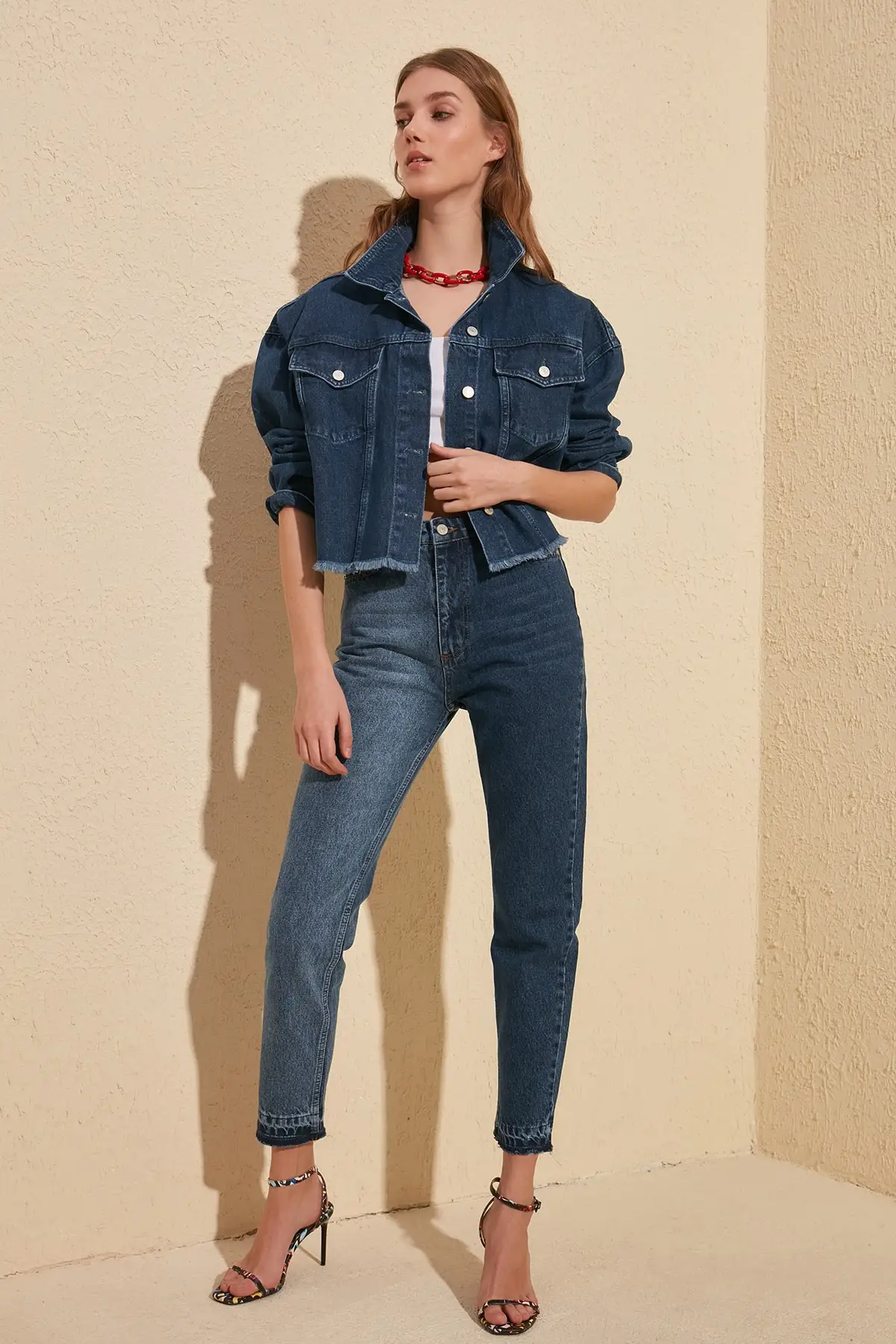 

Trendyol With Color Block Trotting Detailed High Bel Mom Jeans TWOSS20JE0121