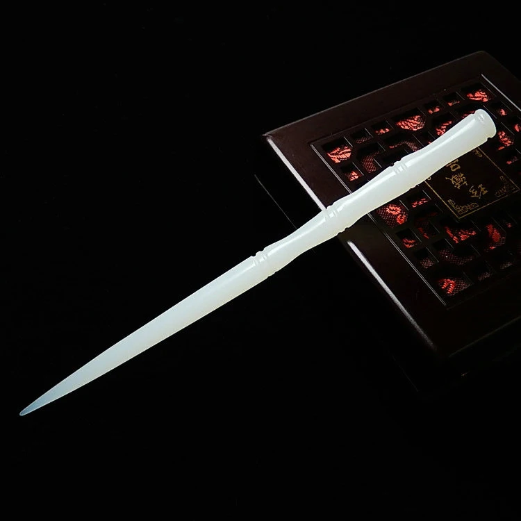 

White jade girl step shake bamboo knot jade hair clip