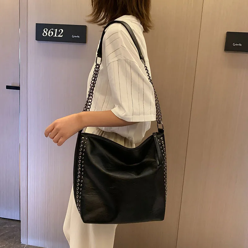 

Totte Women's Bag 2019 New Simple Oblique Satchel Rivet Chain Decoration Single Shoulder Bag Soft Skin Large Capacity Bag