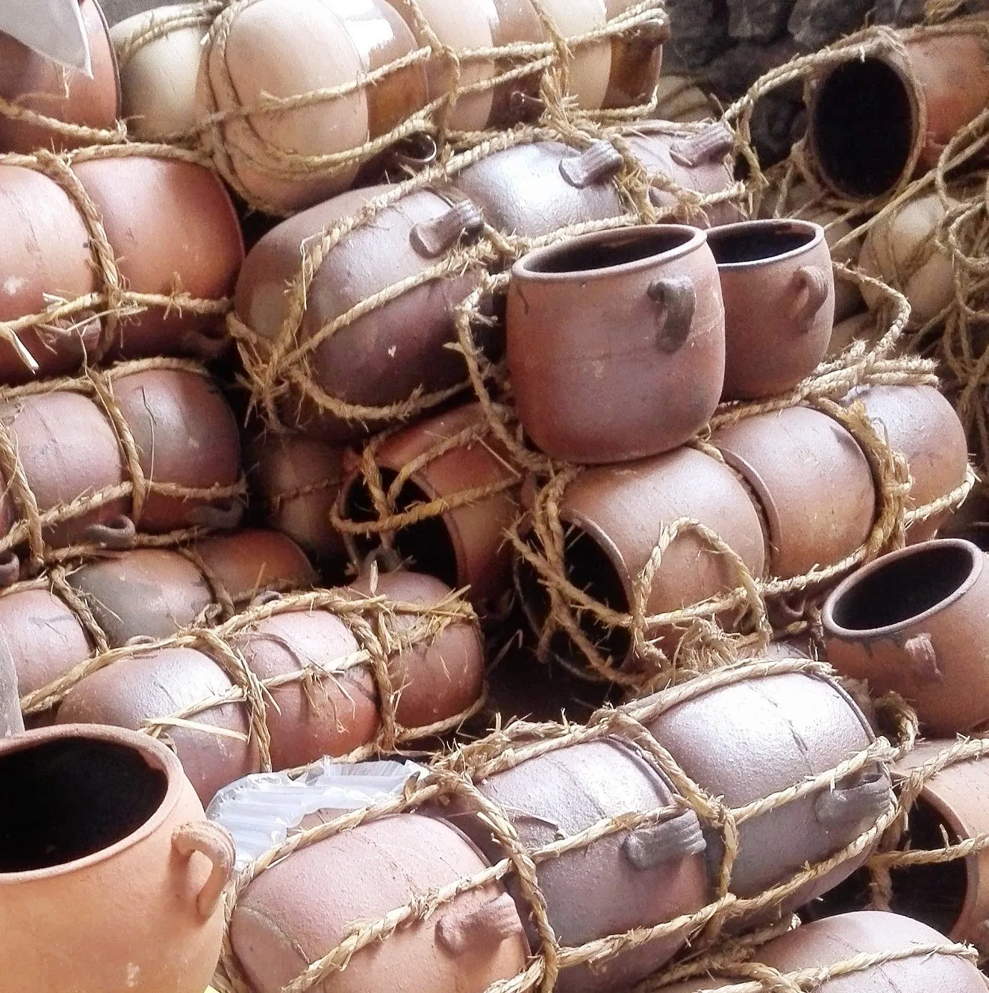 

Chinese-style Old-Fashioned Handmade Coarse Soil Earthenware Pot Making Soup Sand Tank Decocting Casserole Traditional Brine Cro