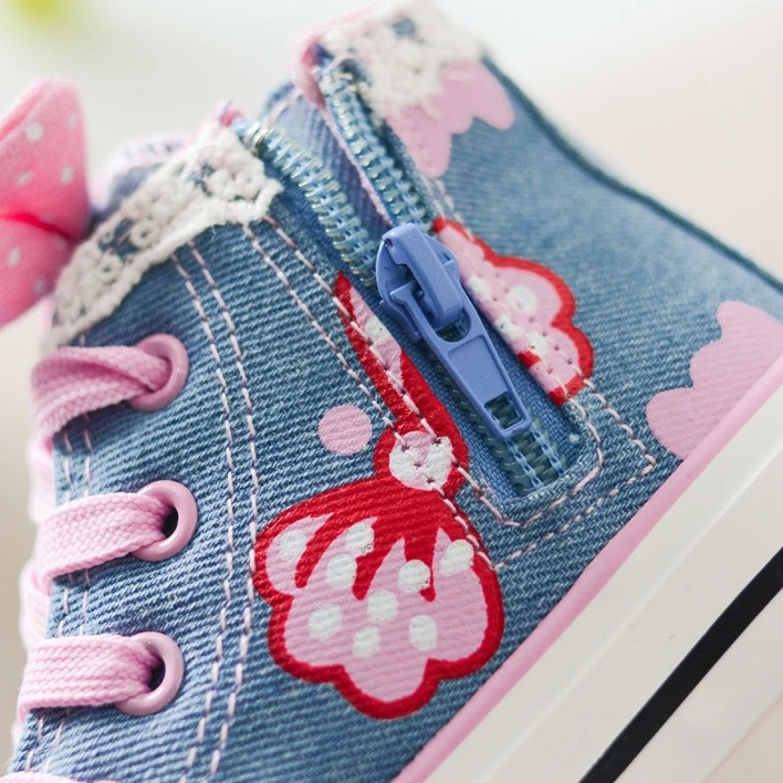 Детские кроссовки для маленьких девочек, парусиновая обувь с кружевом, противоскользящая функция для школы и шоппинга