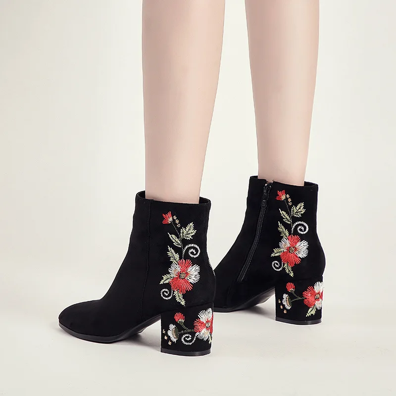 

Women's Booties Fashion Embroidery Warm Round Head Thick with Suede Embroidery Zipper In The Tube Ankle Boots boots