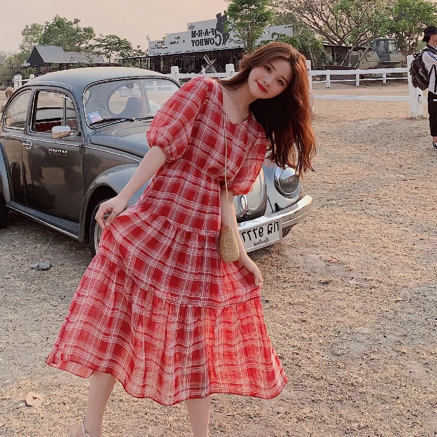 

Photo Shoot Main Push INS Accent Contrast Color Plaid Lantern Sleeve Mid-length V-neck Waist Hugging French Non-mainstream Holid