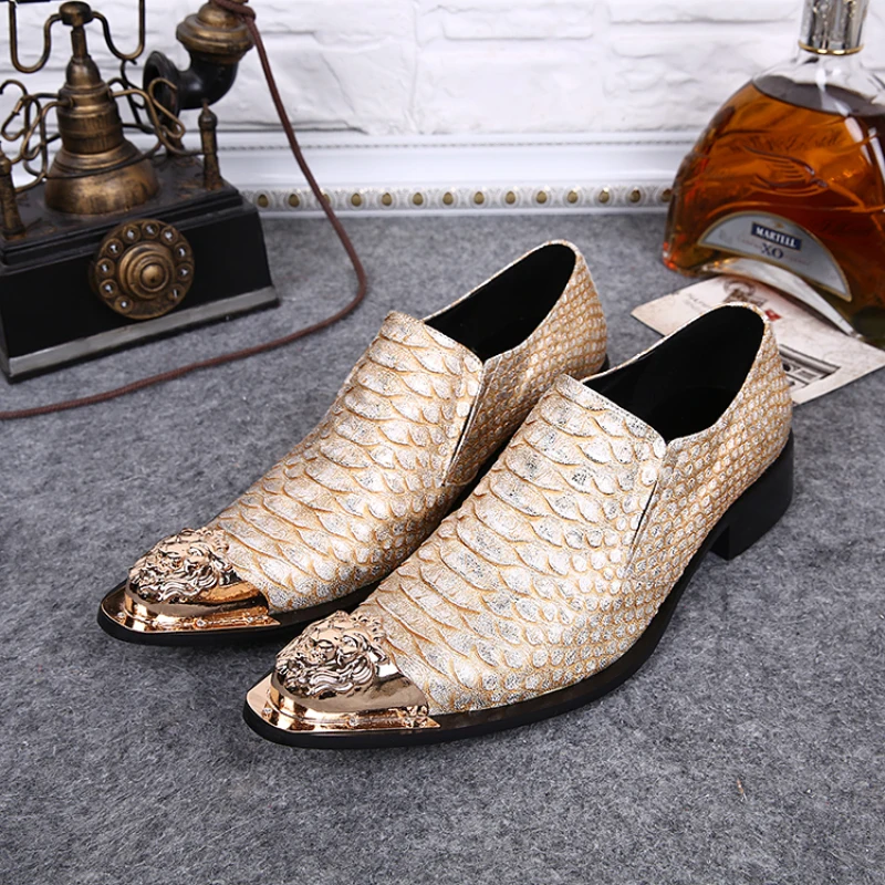 

Christia Bella New Fashion Male Metal Carving Pointed Toe Shoes Golden Fish Scale Pattern Genuine Leather Men Party Dress Shoes