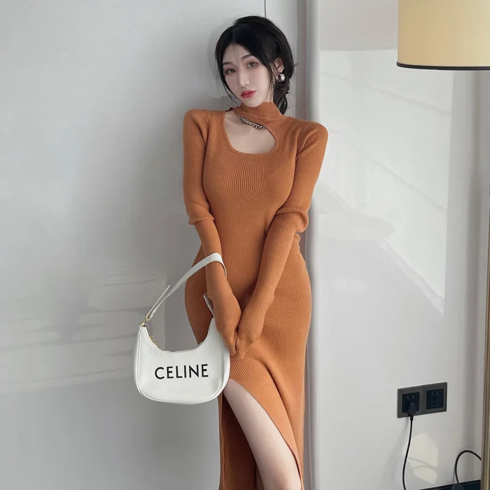 Платье женское трикотажное с воротником-хомутом и разрезом на бедрах | Женская