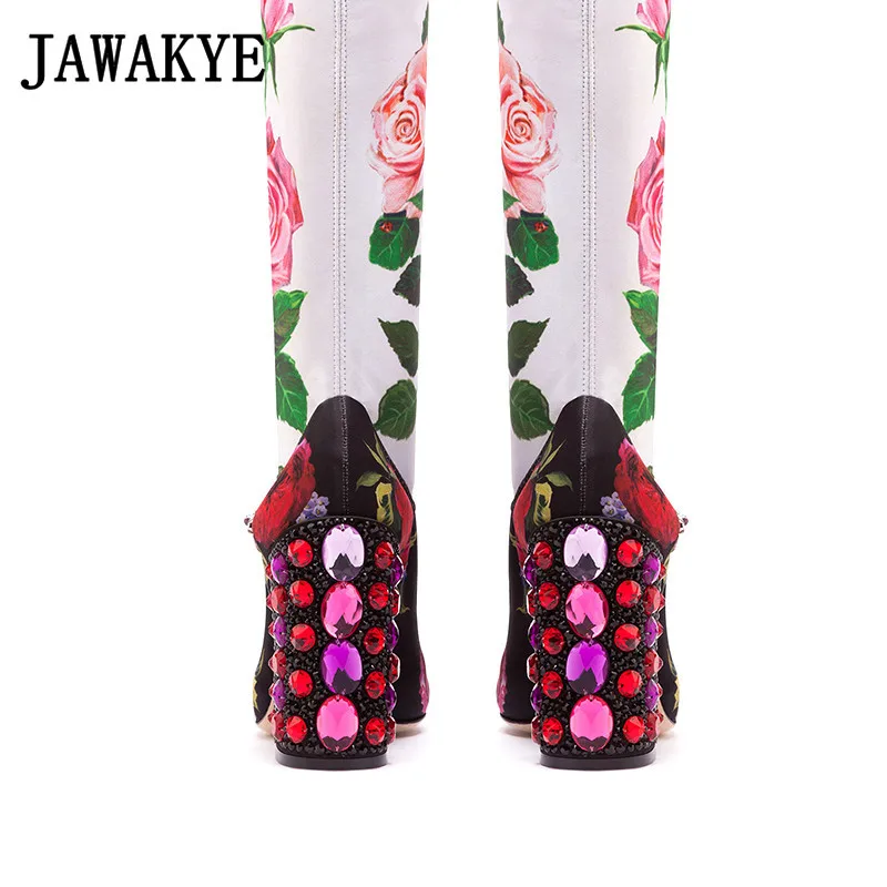Новые женские носки на не сужающемся книзу массивном каблуке, цветок розы со стразами обувь для вечеринок на высоком каблуке с украшением Женские Красные эластичные ботильоны для женщин