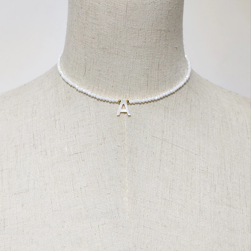 

2021 Fashion Crystal Beads Shell Letter Necklace For Women 26 Letter Pendant Short Jewelry Personnalisé Accessories Cadeau Femme