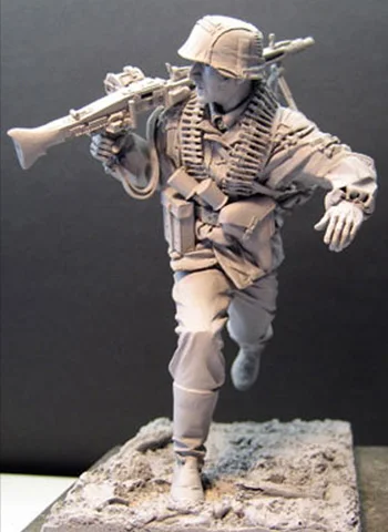 1/16 ancient run in winter (WITH BASE )    Resin figure Model kits Miniature gk Unassembly Unpainted