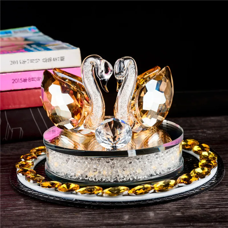 

High Quality Car Ornaments Crystal Swan Kiss Car Perfume Diamond Base Decoration Auto Accessories Elegant