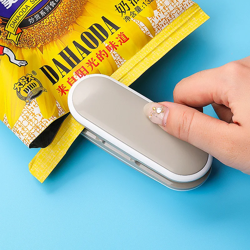 

New Quality Mini Heat Sealer Sealing Machine Portable Handy Package Sealing Machines Snacks Bags Heat Sealer Vacuum Resealer