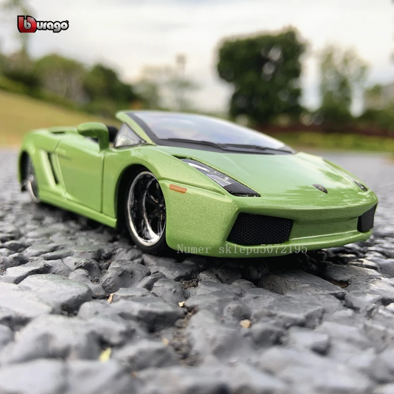 Bburago 1:32 Lamborghini Gallardo Simulation alloy car model plexiglass dustproof display base packaging series Collect gift toy