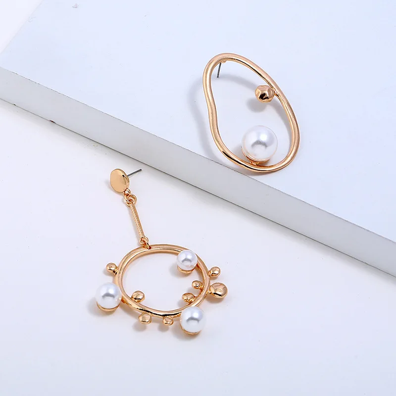 

Asymmetrical Gold Color Round Drop Earrings for Women Glossy Statement Drop Dangle Earrings for Party University Jewelry