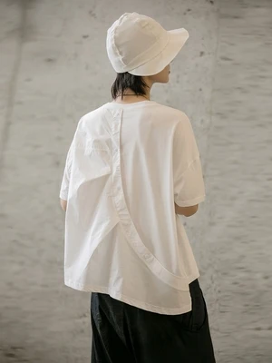 Свободная футболка с короткими рукавами простой нейтральной пуговицей сзади |