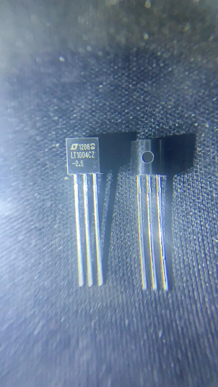

10pcs/lot LT1004 IC 2.5V LT1004CZ-2.5 TO-92 100% NEW Original free shipping