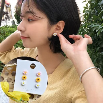 

1 Pair Sweet Classic Daisy Flower Stud Earrings Resin Tiny Sunflower Earrings For Women Kids Girls Jewelry Accessories Gifts