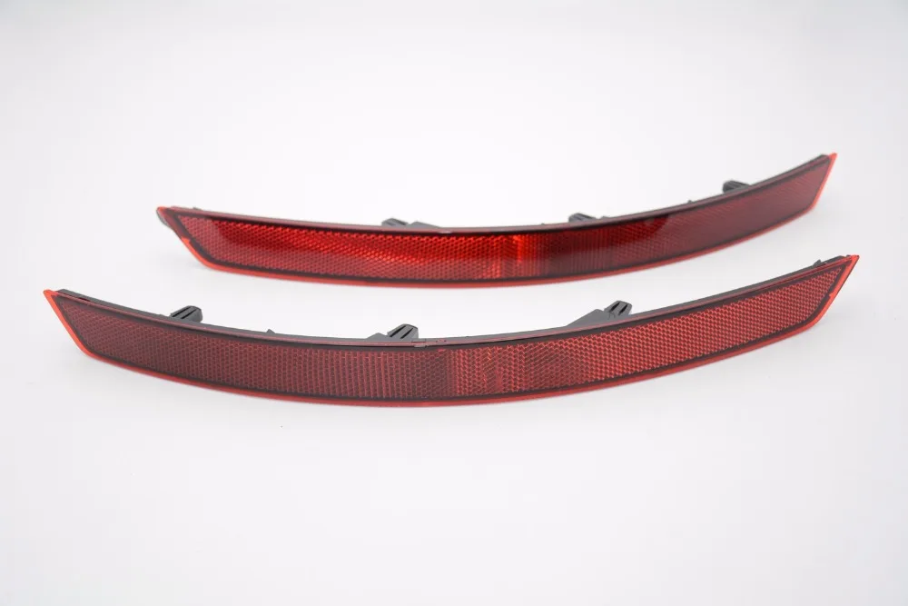 

2Pcs/Pair RH and LH Car rear bumper reflector red tail fog lights For Skoda Superb 2016