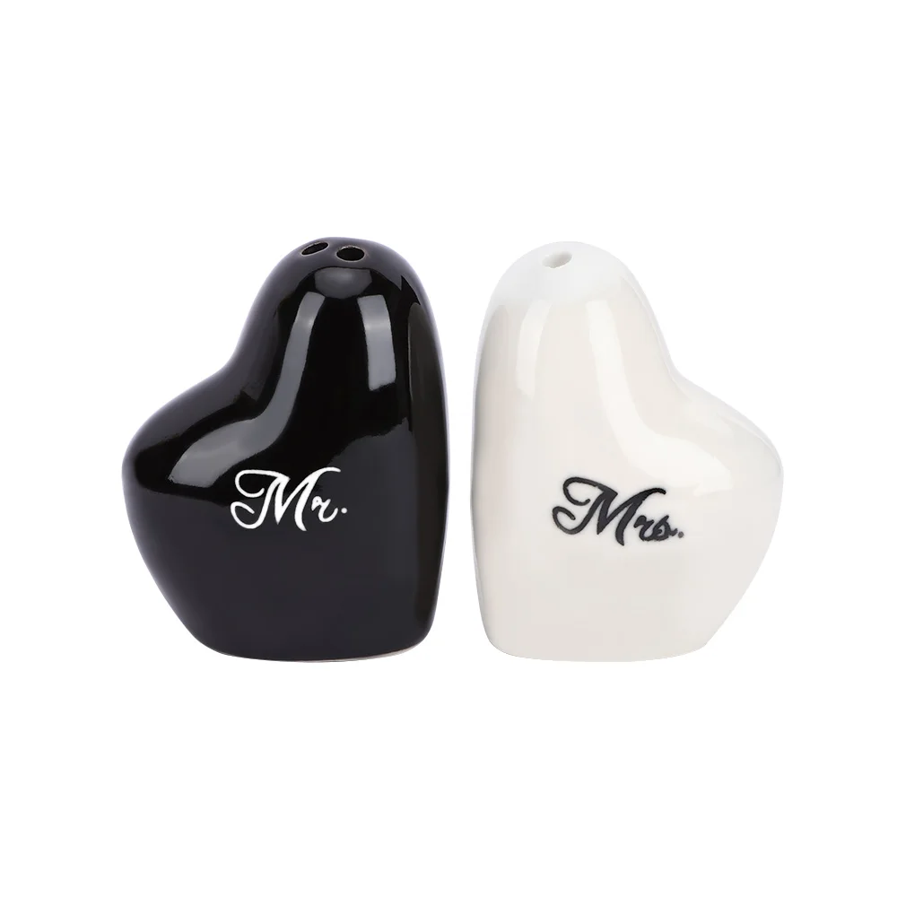 

2 pcs/set Ceramic Black And White Pepper Bottle Wedding Heart Shape Seasoning Bottle Mr. and Mrs. Salt Shaker