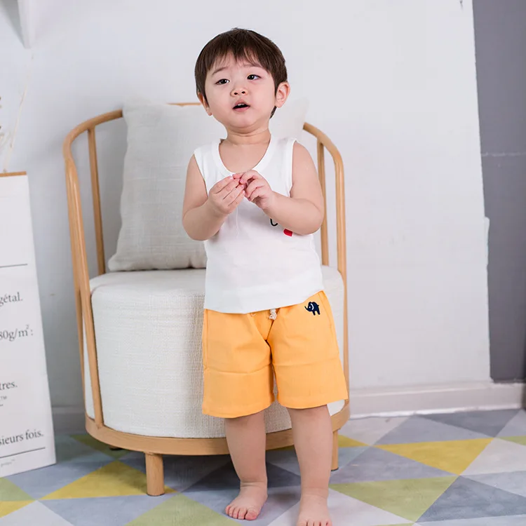 Летние хлопковые льняные шорты для мальчиков детские однотонные шорты в Корейском стиле штаны с вышивкой для малышей