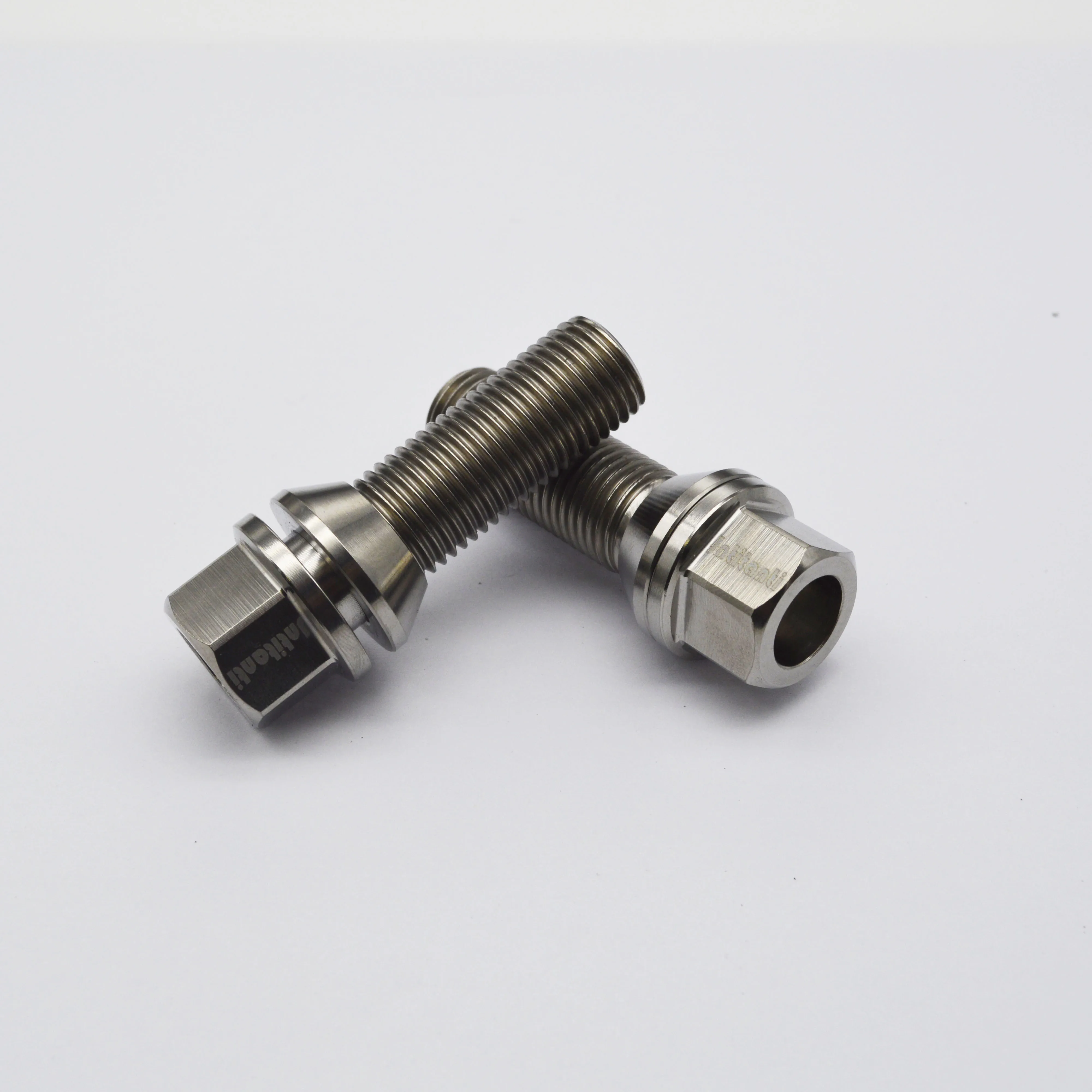 High performance silver color Gr.5 titanium lug bolts M14*1.5*37mm with 60 degree removable cone seat