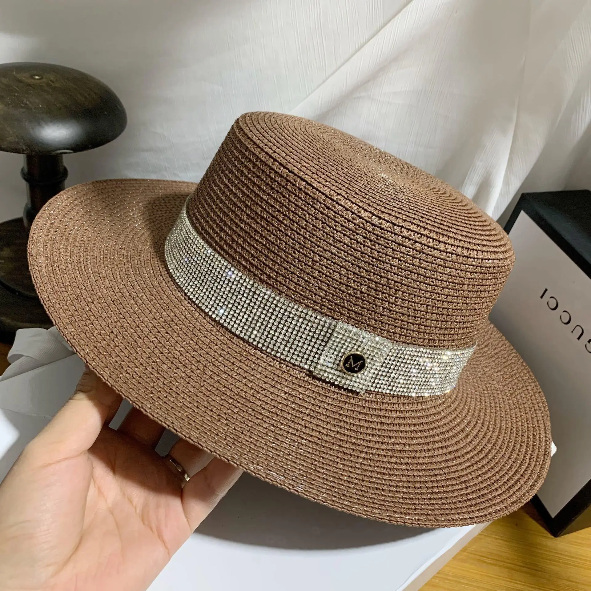 

Sun Hat Artificial Diamond Belt Straw Hat Retro Gold Braided Hat Female Loose Sunscreen Sunshade Flat Cap Visors Hats Church Hat