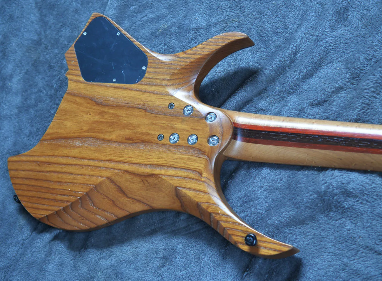 7 Strings Headless Electric Guitar Fanned frets Roasted Maple Neck Ergonomic asymmetric neck headless electric guitar