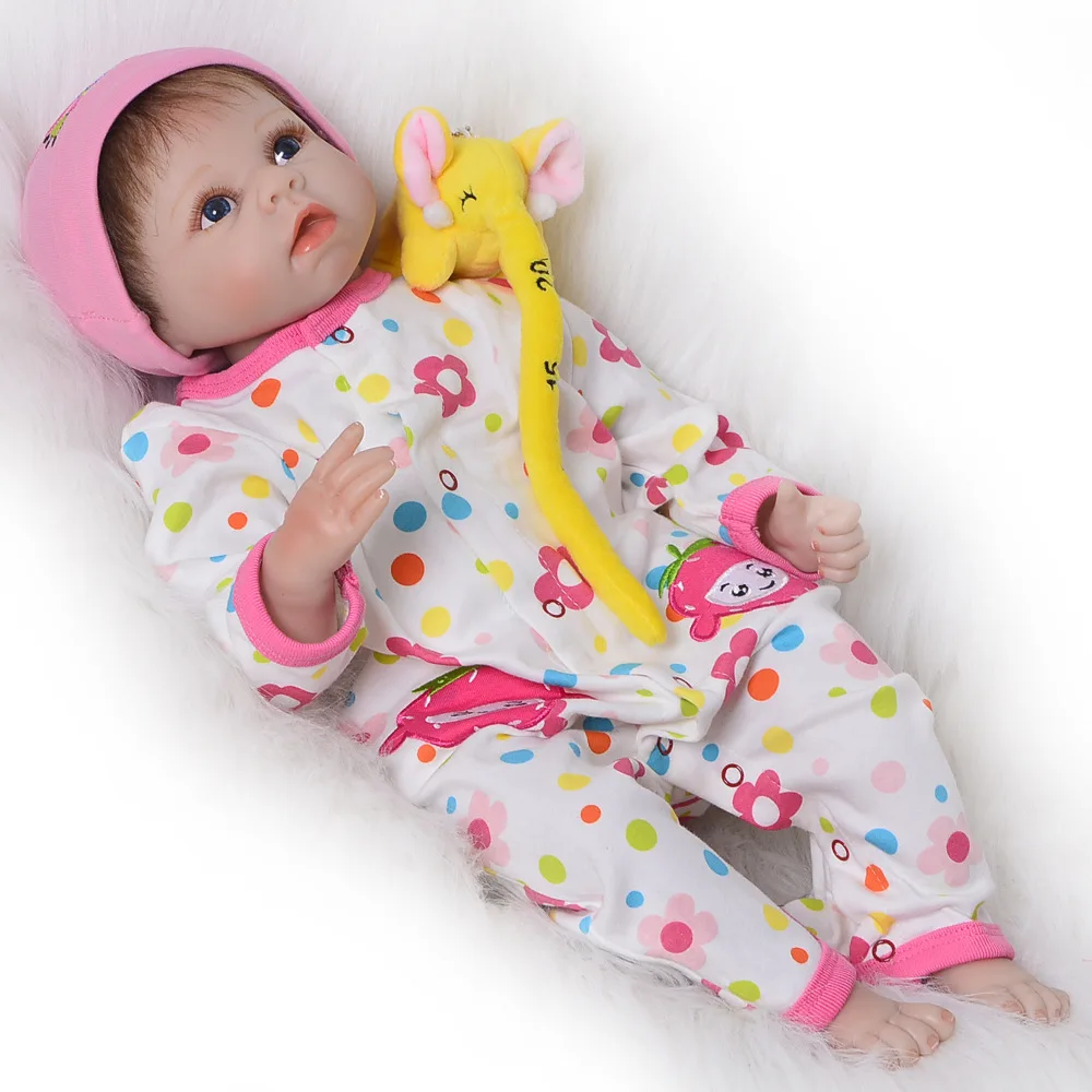  Keiumi 22-Inch Reborn Baby Doll Reborn Baby Soft Silicone Model Infant Cloth Body Doll