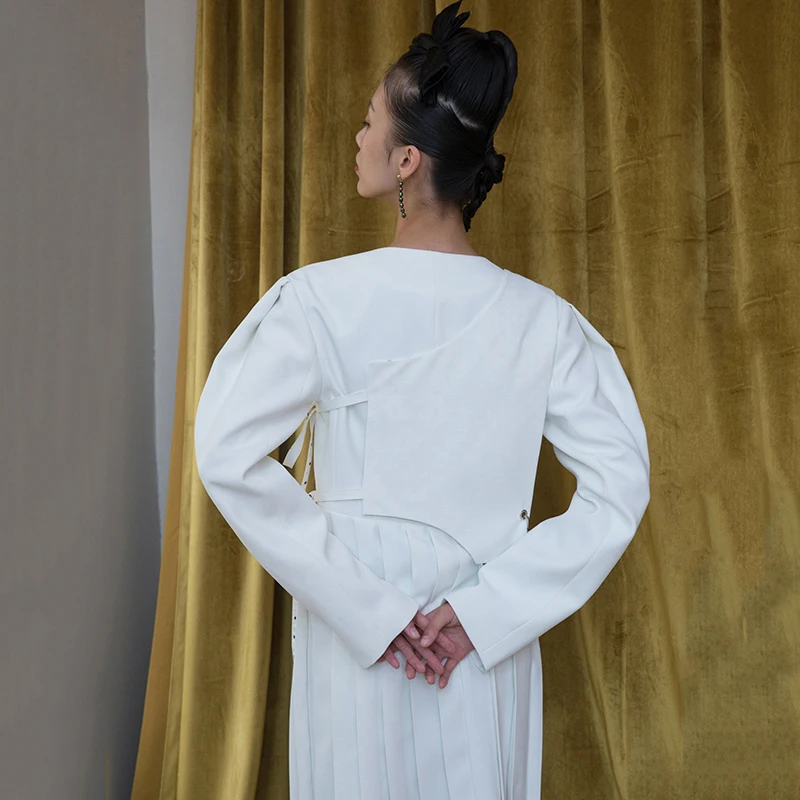 [EAM] Women White Pleated Irrgular Shirt Long
