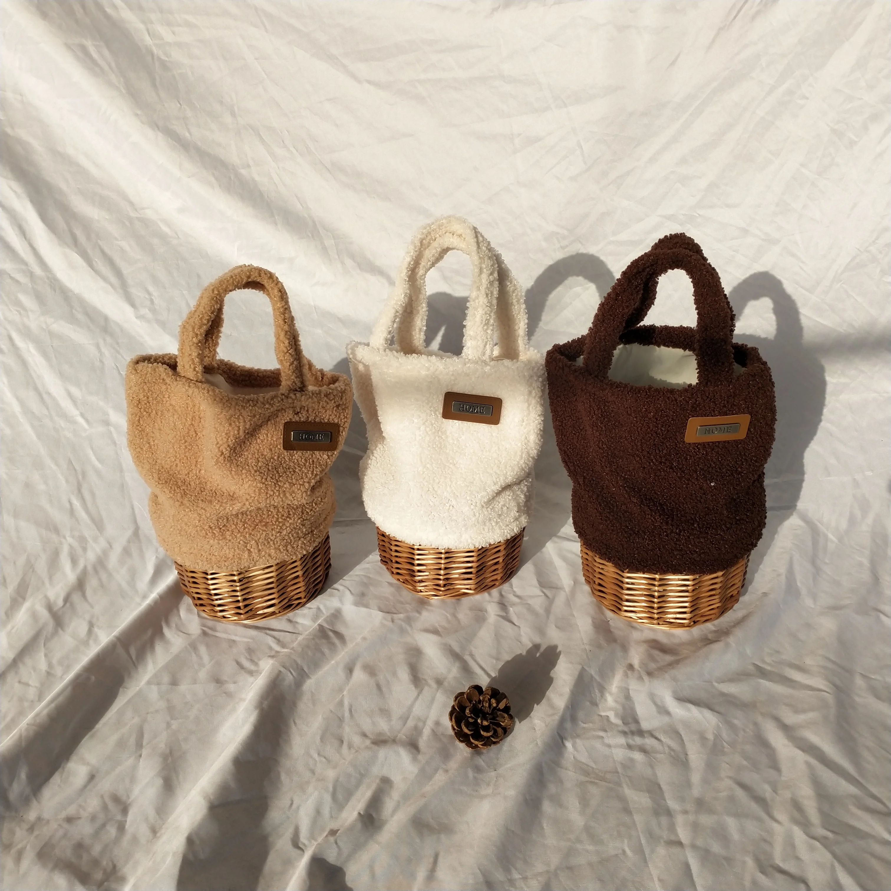 

Сумка-мешок женская из овечьей шерсти, мягкая и теплая сумочка-мессенджер на плечо, модный роскошный плетеный мешок