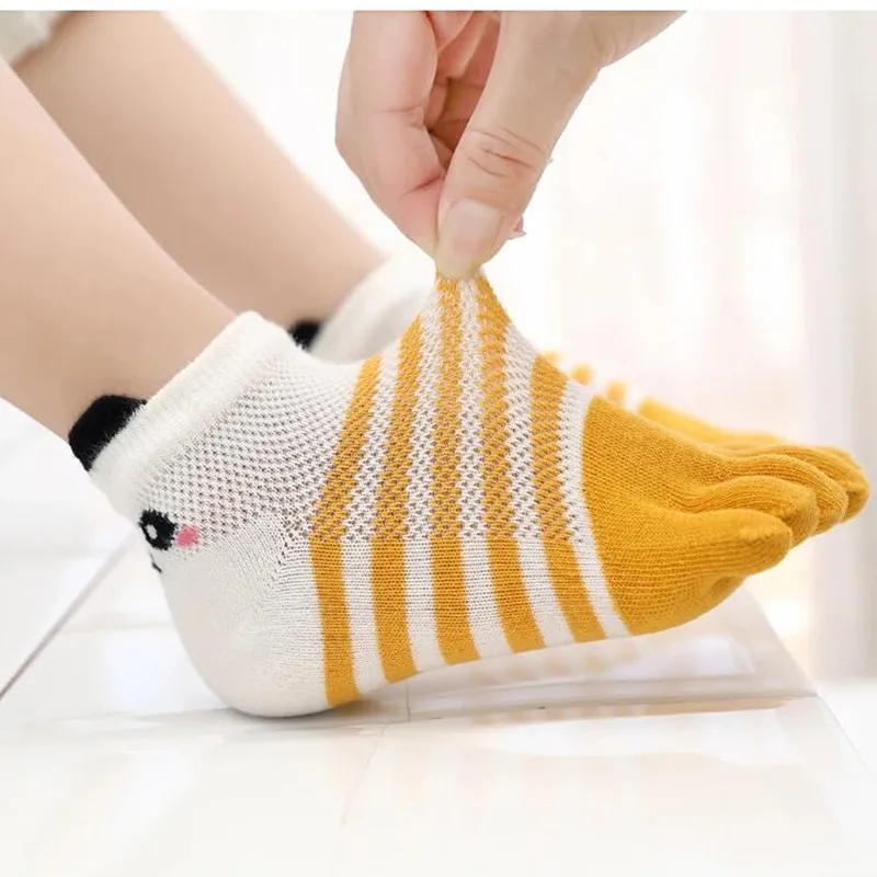 Bebé niños niñas NIÑOS Calcetines de dibujos animados bebés niño Animal cinco calcetín con dedos medias de malla transpirable del dedo del pie Calcetines