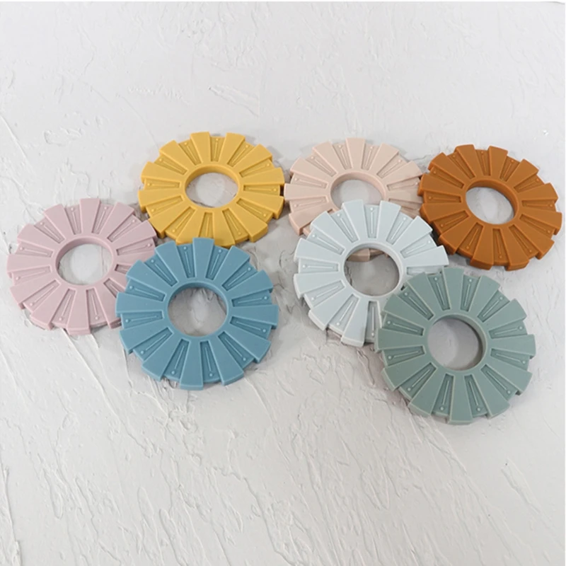 1PC 7 Colors Baby Round Teether 8.8CM Soft Silicone Hand Grip Rattle Toy BPA Free Newborn Amigurumi Gift Wholesale | Мать и ребенок