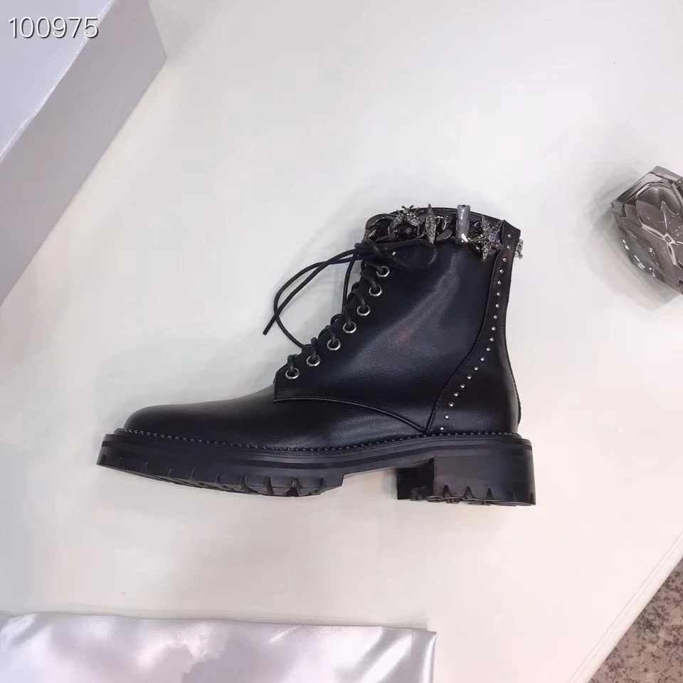 Высокое качество; стиль; зимние женские Ботинки Martin из натуральной кожи на плоской подошве, украшенные цепочкой и звездами; Роскошные Дизайнерские полусапожки; Размеры 35-41