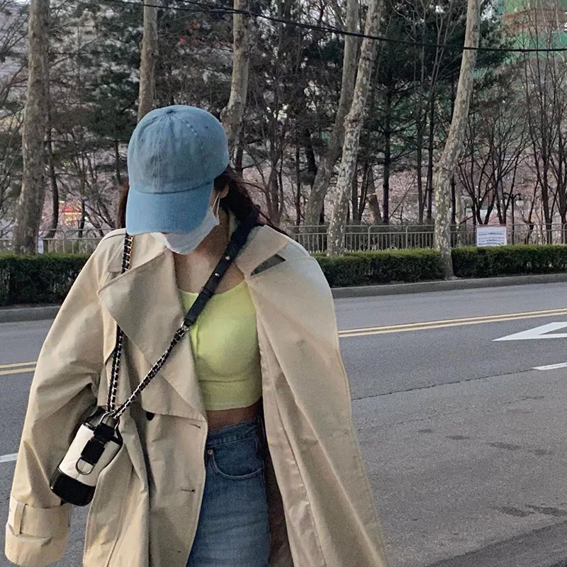 얼굴 흰색 밝은 파란색 청바지, 오래된 모자 만들기