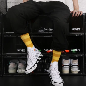 

Drop Ship Adult Man Crew Socks Coloured Bold Stripes Stripy Graphic Stripe Thick Fringe Pattern Man Street Fashion Skateboard
