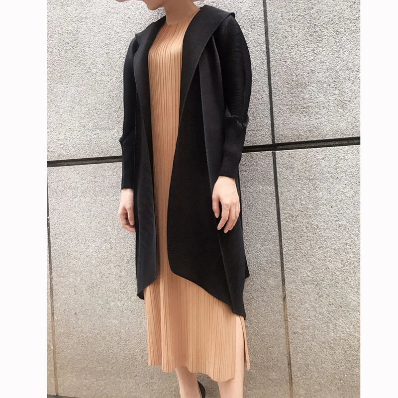 MIYAKE fold autumn new style black Lapel long sleeve large size thin medium length cardigan trench free shipping