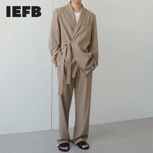가을의 고결함을 품은 정장 코트, IEFB 한국 트렌드 남성 정장 추천
