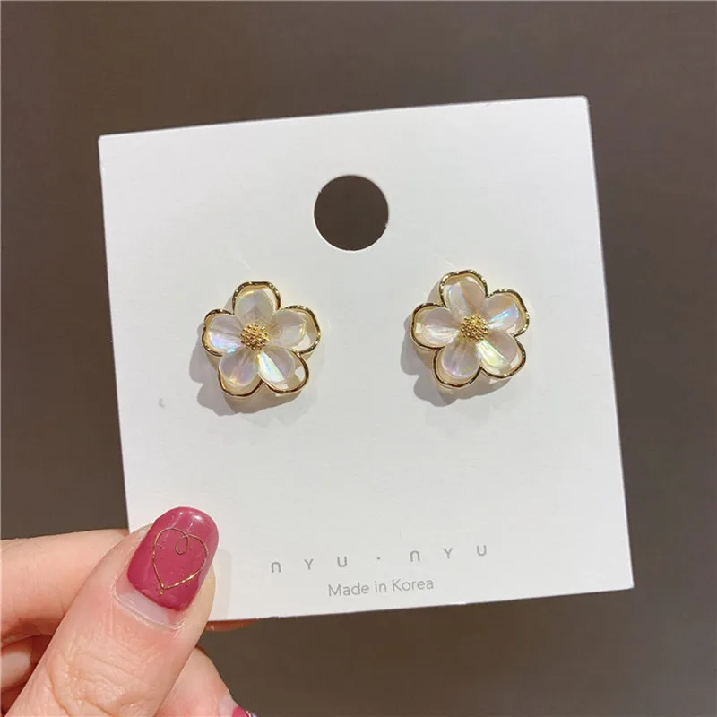 2021 Resin Flower Stud Earrings Korean Fashion Female Temperament Beautiful Jewelry Simple Sweet Girl Women’s Accessories
